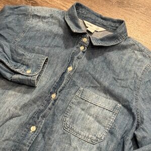 Gap Shirt Womens Medium Blue Denim‎ Chambray Western Cowgirl Country Button up